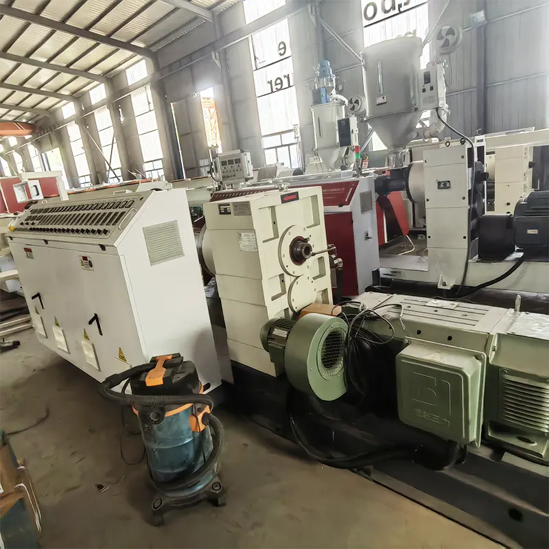 Shuanglin Second-hand HDPE 250mm Three-Layer Pipe Production Machine